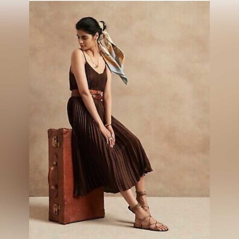 NWT Banana Republic played mid calf dress